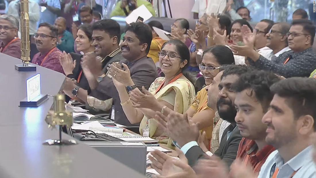 「チャンドラヤーン3号」が月面に着陸し管制室で拍手が起こった/From ISRO