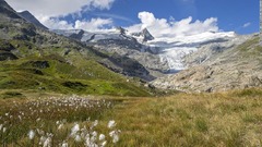 氷河融解で男性の遺体発見、２０年あまり前に死亡か　オーストリア