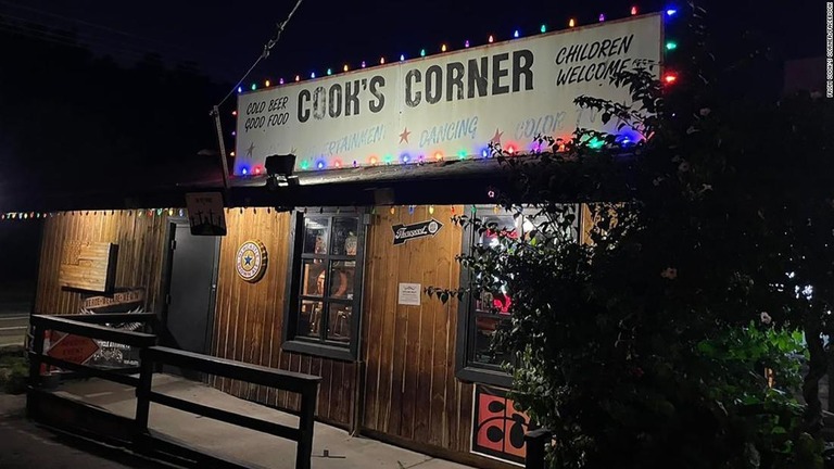 銃撃事件の前夜に撮影されたバー/From Cook's Corner/Facebook