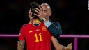 選手の唇にキスしたスペインサッカー連盟会長、ＦＩＦＡが資格停止処分