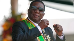 ジンバブエ大統領が２期目の就任式　野党は選挙不正を主張