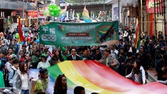 香港最高裁、同性カップルの権利認める枠組みの設置を命令