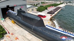 北朝鮮、「戦術核攻撃潜水艦」を進水　式典で正恩氏が演説