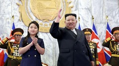北朝鮮の金総書記、建国７５年のパレードに娘と出席　中ロ首脳から祝福