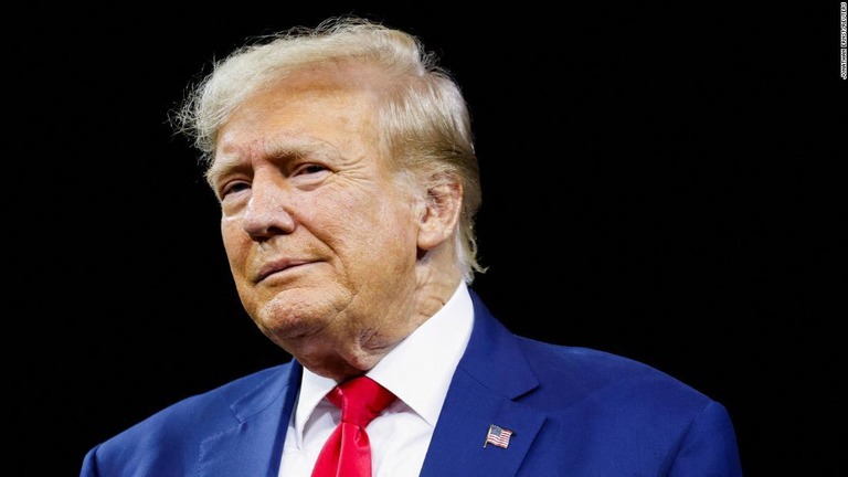 ジョージア州フルトン郡上位裁判所の判事はトランプ前米大統領を含む19人の被告全員の公判を行うとする取り組みを退けた/Jonathan Ernst/Reuters