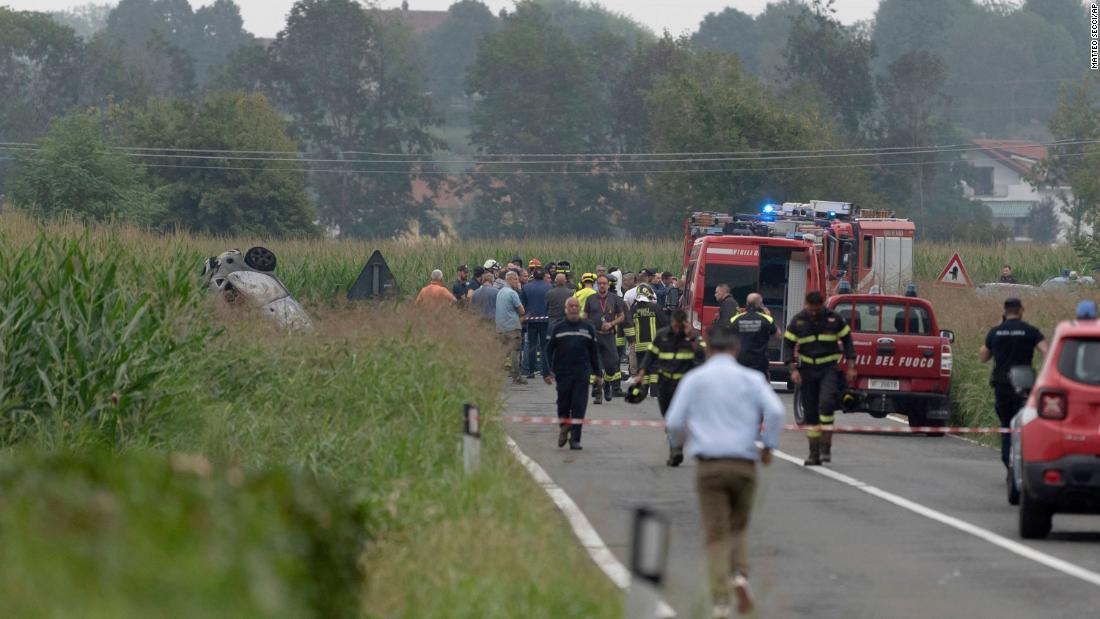 墜落現場周辺は消防士らによって封鎖された/Matteo Secci/AP