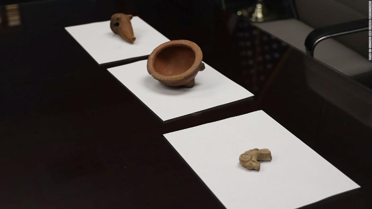 米税関・国境警備局（ＣＢＰ）が古代の工芸品３点をコスタリカに返還した/From US Customs and Border Protection/X