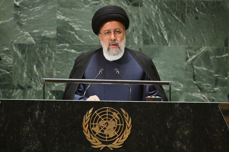 国連総会で演説するイランのライシ大統領＝１９日/Angela Weiss/AFP/Getty Images