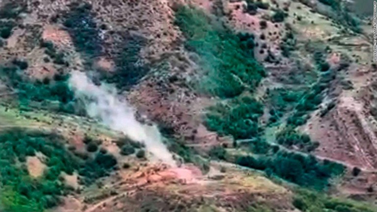 アゼルバイジャンの「対テロ作戦」開始後、ナルゴノ・カラバフ内の地域で煙が上がる＝１９日/Defense Ministry of Azerbaijan/Handout/AP