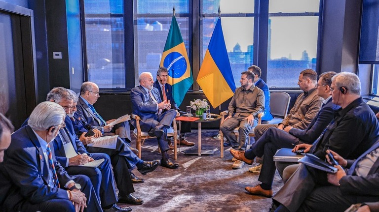 ウクライナのゼレンスキー大統領と会談を行うブラジルのルラ大統領＝２０日、米ニューヨーク市/Ricardo Stuckert/Brazil Presidency/Reuters