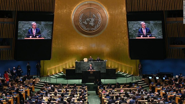 国連総会で演説する国連のグテーレス事務総長＝米ニューヨーク市の国連本部/Timothy A. Clary/AFP/Getty Images