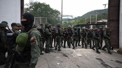 ギャング占領の刑務所を奪還、内部にプールやレストランも　ベネズエラ