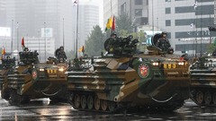 韓国の首都ソウルで軍事パレードが実施された＝２６日