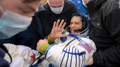 ＮＡＳＡのルビオ宇宙飛行士が１年ぶり帰還、トラブルで宇宙滞在記録更新