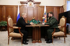 プーチン氏とチェチェン首長、モスクワで会談　ロシア大統領府が映像公開