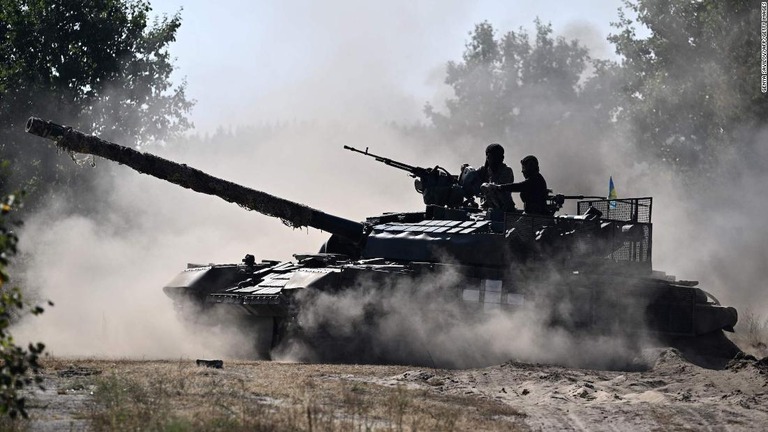 Ｔ６４戦車の訓練を行うウクライナ軍兵士＝９月、ウクライナ・キーウ州/Genya Savilov/AFP/Getty Images