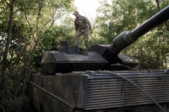 ウクライナ、修理終えた戦車の第１陣を受け取り　ポーランドから