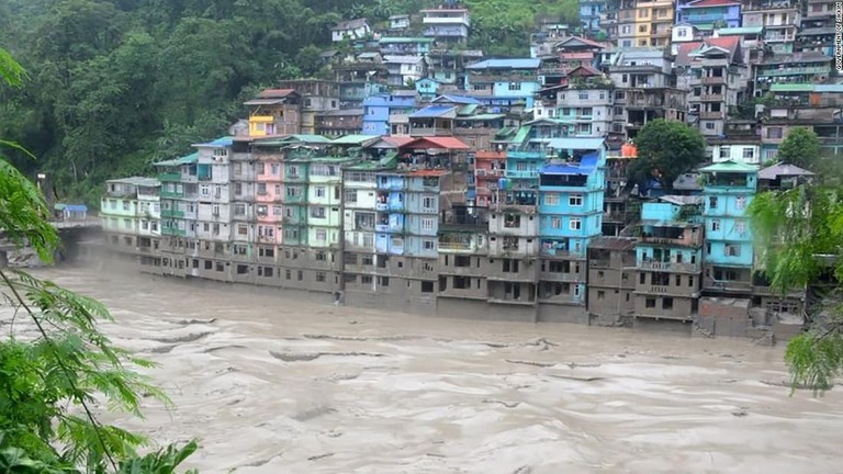 水位が上昇したティスタ川＝４日、インド・シッキム州/Government of Sikkim