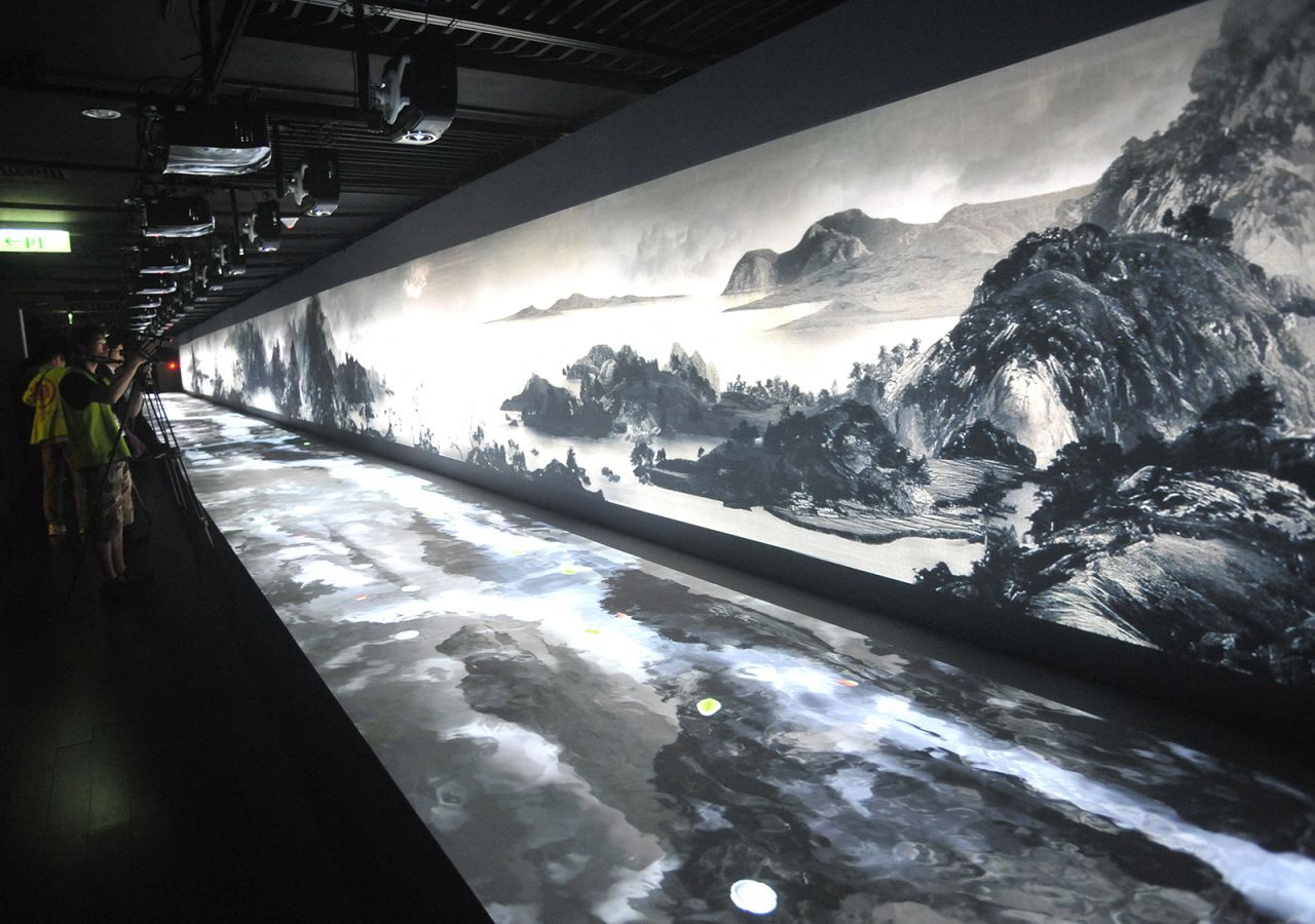 台北の故宮博物院に展示されている「富春山居図」=2011年6月/Patrick lin/AFP/Getty Images