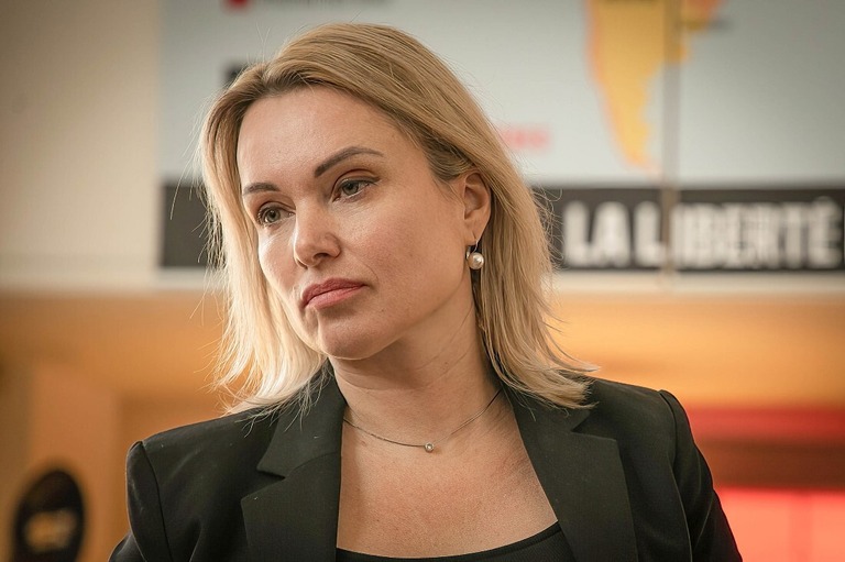 ロシアのテレビで反戦を訴えたマリーナ・オフシャニコワ氏に禁錮刑が言い渡された/Andreina Flores/SOPA Images/LightRocket/Getty Images