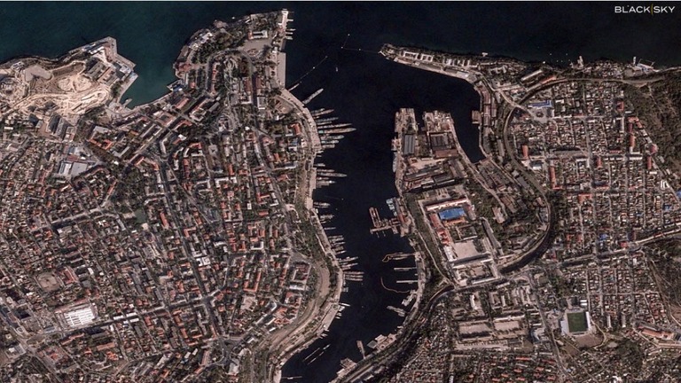 ロシア海軍の多くの艦船が黒海の別の港へと移されたことが衛星画像で判明した/BlackSky