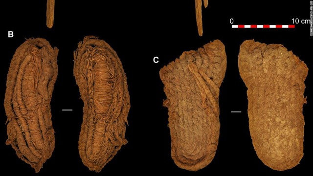 スペインの洞窟で見つかったサンダルが欧州で発見された靴のうち最古のものであることがわかった