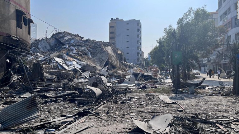 イスラエル軍によれば、発射装置など８００の目標を破壊した/Ibrahim Dahman/CNN