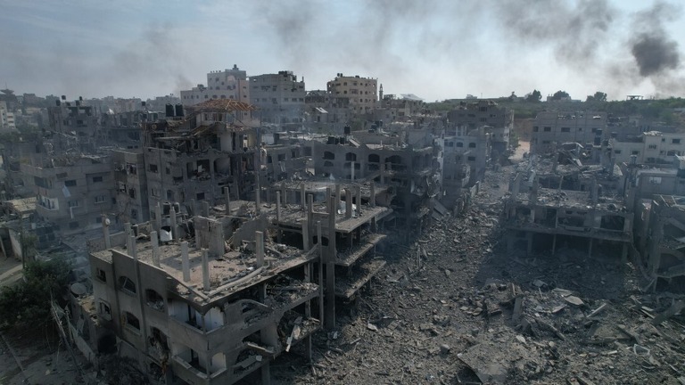 破壊された建物＝パレスチナ自治区ガザ地区/Anadolu/Getty Images