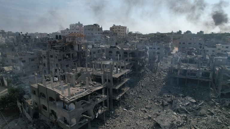 破壊された建物＝パレスチナ自治区ガザ地区/Anadolu/Getty Images