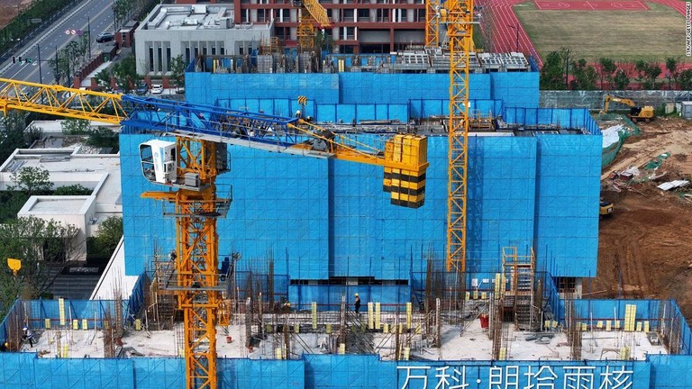 中国不動産開発大手の万科企業が南京に建設中の居住用ビル/STR/AFP/Getty Images