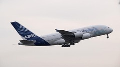 世界最大の旅客機「エアバスＡ３８０」は２０２２年３月２５日、持続可能な航空燃料（ＳＡＦ）のみを動力に試験飛行を実施した