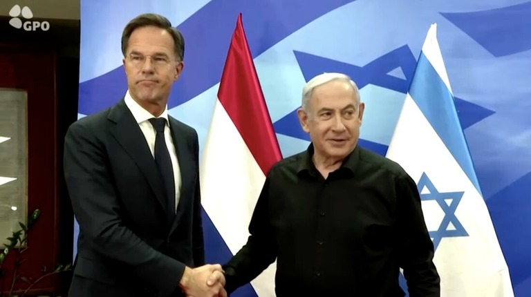 オランダのルッテ首相がイスラエルのネタニヤフ首相と会談した＝２３日、テルアビブ/ Israel Government Press Office/Handout/Reuters