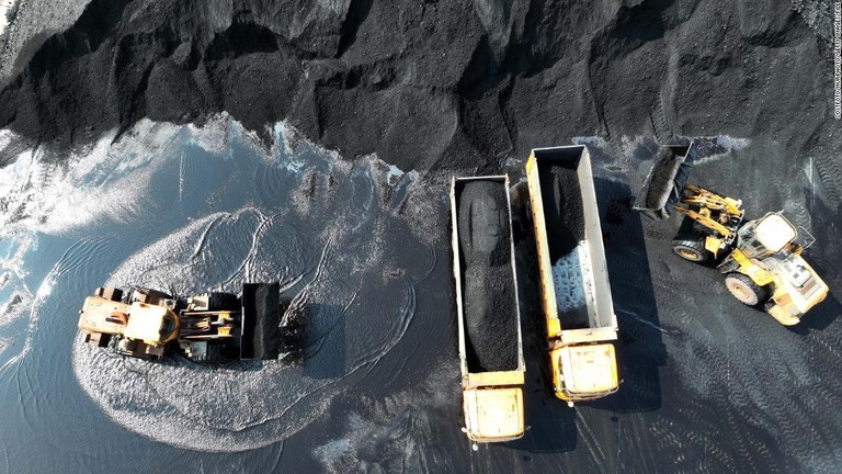 化石燃料の需要は２０３０年までにピークを越えるとの見通しが改めて示された/Costfoto/NurPhoto/Getty Images/File
