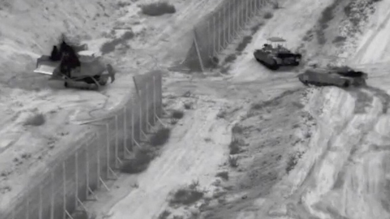 イスラエルの装甲車両＝２６日、パレスチナ自治区ガザ地区/Israel Defense Forces/Reuters