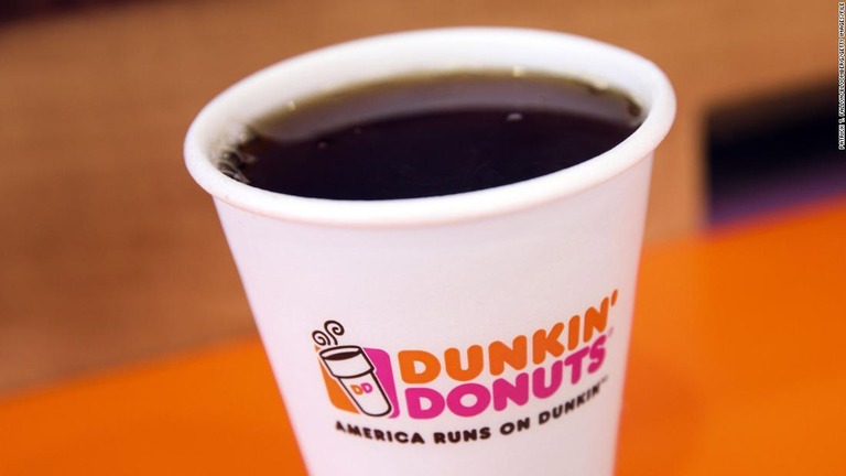 米ファストフード大手ダンキンのコーヒーで大やけどを負ったとして原告の女性がフランチャイズ店と４億５千万円で和解/Patrick T. Fallon/Bloomberg/Getty Images/File