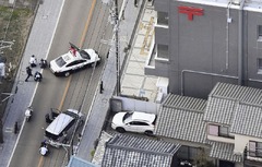 銃所持疑いの８６歳男を逮捕、郵便局で局員人質に立てこもり　埼玉