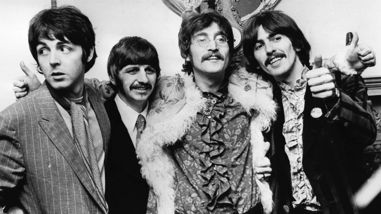「ナウ・アンド・ゼン」はレノンの声やハリスンのギターソロを含む４人全員の音が収められている/John Pratt/Hulton Archive/Getty Images