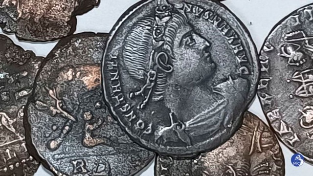 伊サルディーニャ島近くの海から紀元４世紀前半の硬貨が大量に見つかった