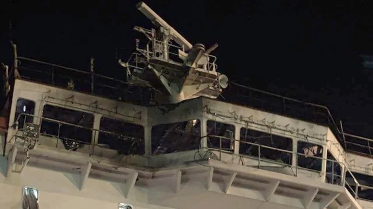 ウクライナの当局者によれば、オデーサ港に入港しようとしていた民間船がロシア軍のミサイル攻撃を受けた/Operational Command South