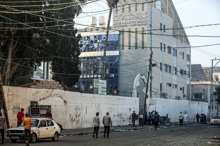 パレスチナ自治区ガザ地区にあるアル・アハリ病院＝１０月１８日/Ali Jadallah/Anadolu/Getty Images