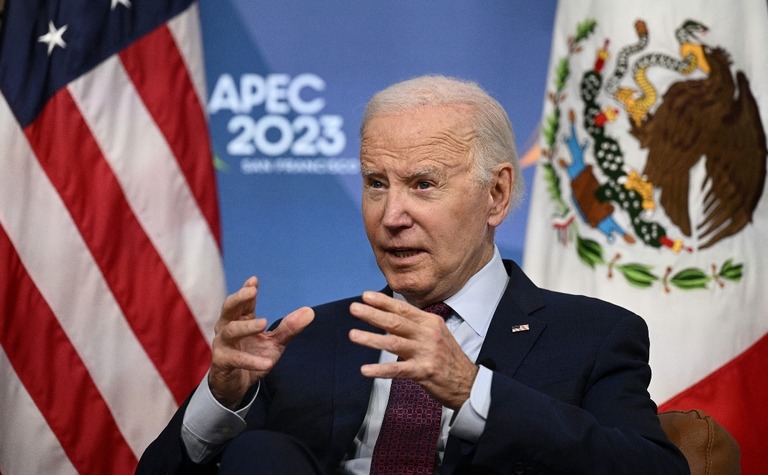 ＡＰＥＣ最終日に話をするバイデン大統領＝１７日、サンフランシスコ/Brendan Smialowski/AFP/Getty Images