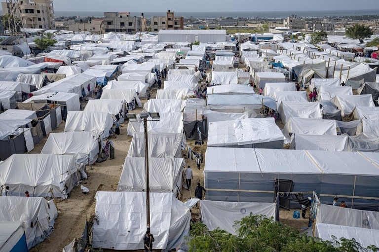 パレスチナ人のために国連が提供したテント＝１９日/Fatima Shbair/AP