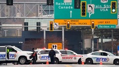 米・カナダ国境で車爆発、２人死亡　ＦＢＩが捜査
