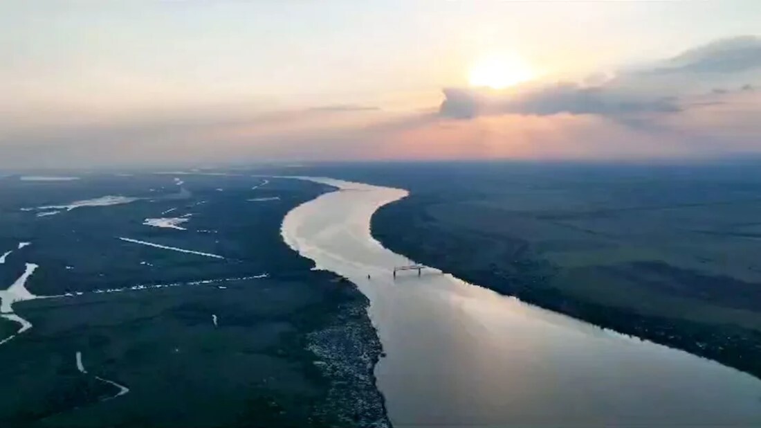 ＣＮＮが入手したドニプロ川のドローン映像/CNN