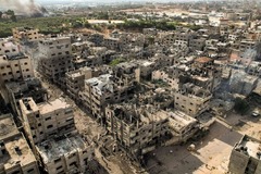 イスラエル軍の攻撃によって破壊されたジャバリヤ難民キャンプの建物＝１０月１１日