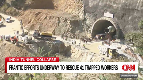ヒマラヤのトンネル崩壊、内部の作業員に向けて穴を掘削