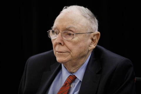 米投資家チャーリー・マンガー氏死去、バフェット氏の盟友でビジネスパートナー