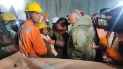 トンネル作業員全員を救出、崩壊から１７日　インド