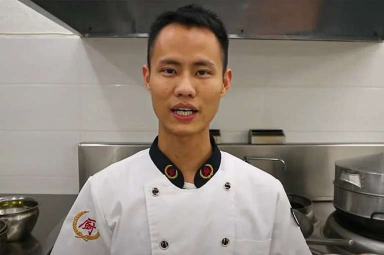 卵チャーハンの動画で国家主義者からの批判を招き、謝罪に追い込まれたシェフの王剛氏/Chef Wang/YouTube