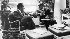 ニクソン大統領と協議するキッシンジャー氏＝１９７２年